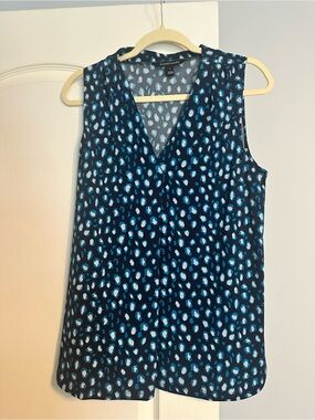 41 Hawthorn Navy Blue and Light Blue Sleeveless V-Neck Blouse